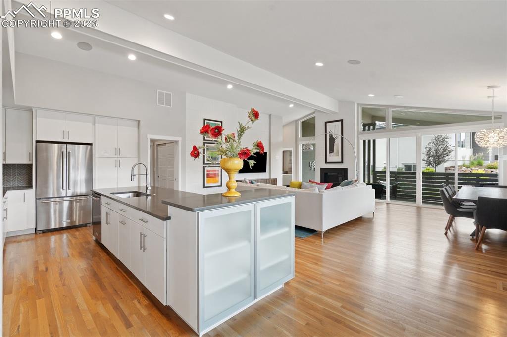 Image 17 of 47: Kitchen