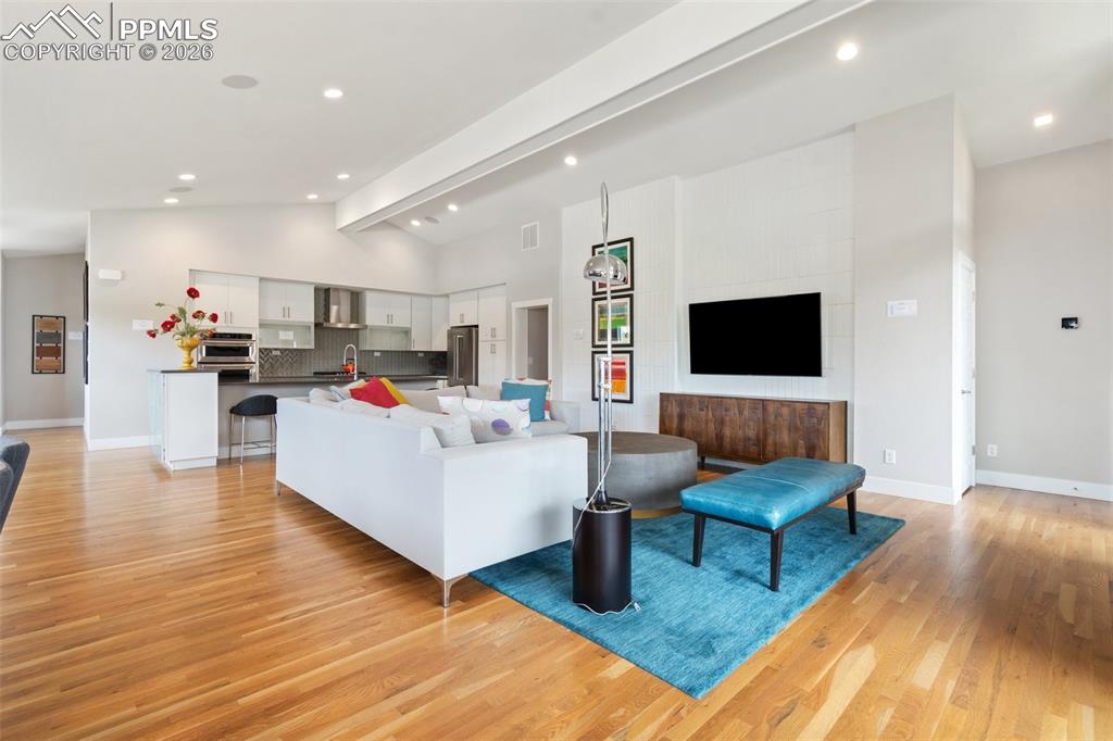 Image 22 of 47: Living Room