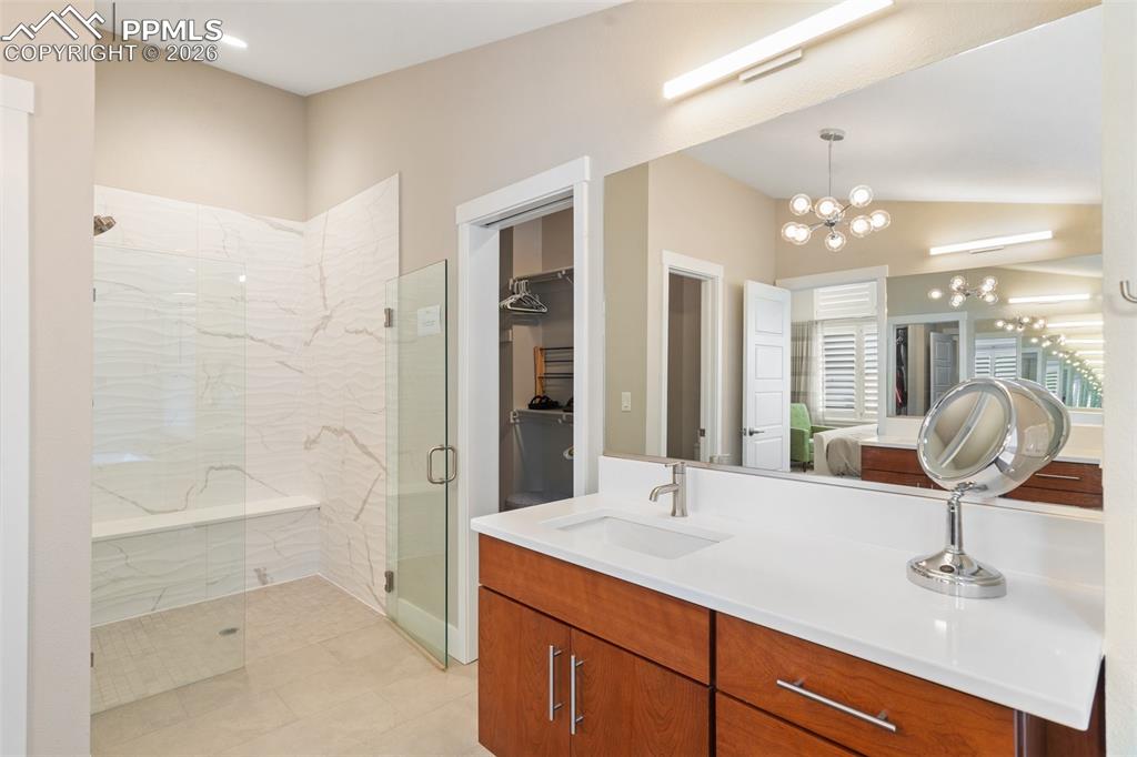 Image 30 of 47: Bathroom