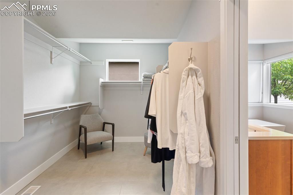 Image 32 of 47: Closet