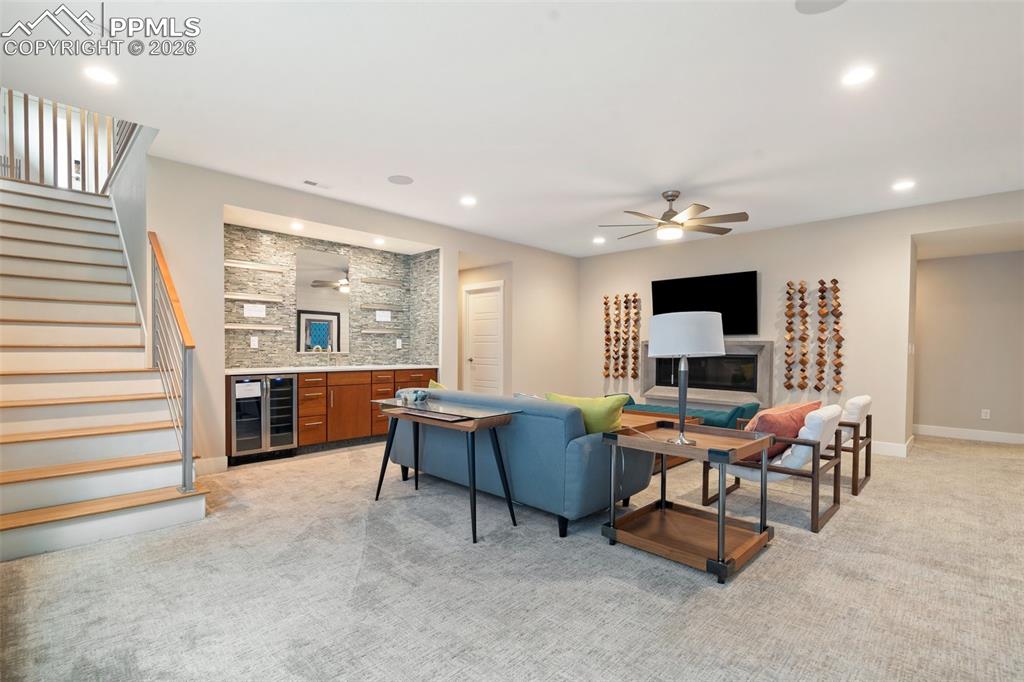 Image 34 of 47: Living Room