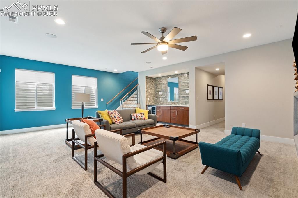 Image 35 of 47: Living Room