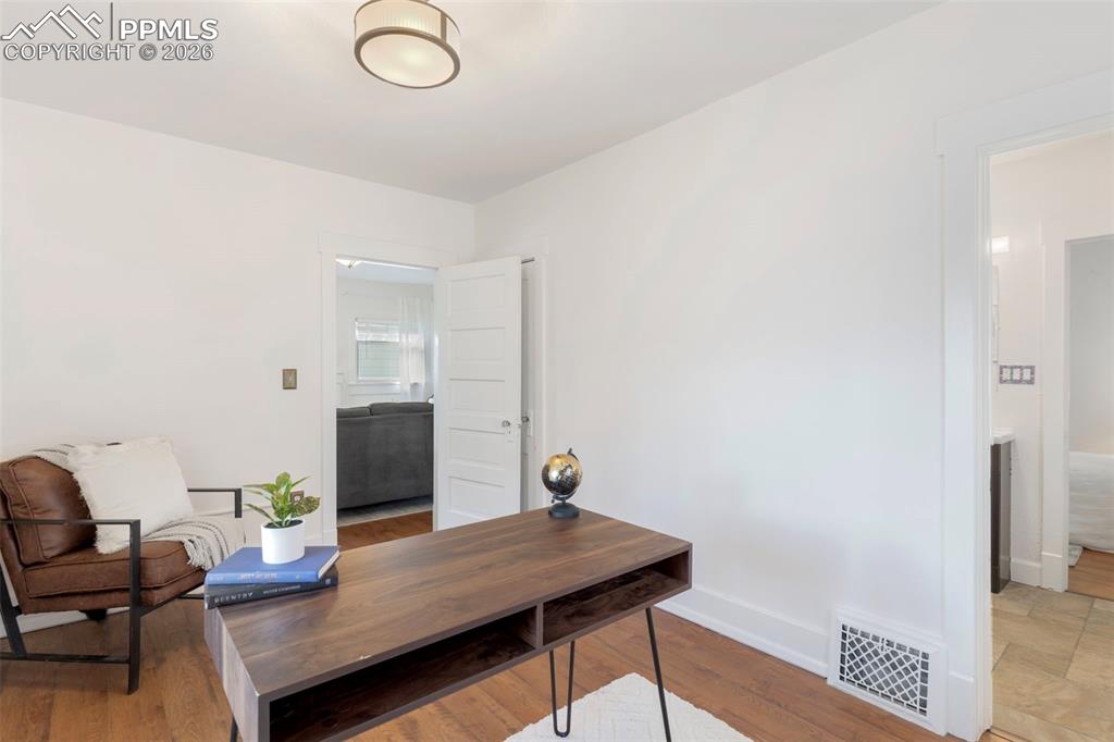 Image 13 of 45: Office