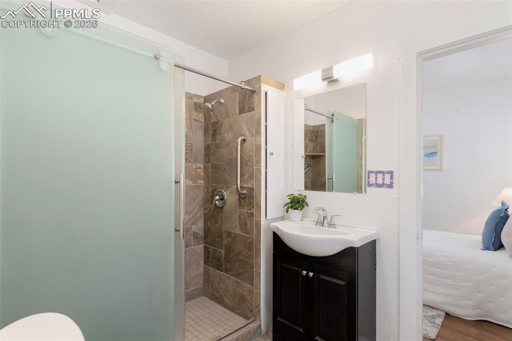 Image 14 of 45: Bathroom