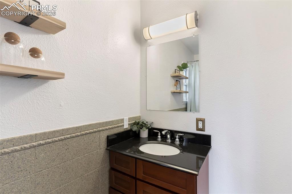 Image 15 of 45: Bathroom