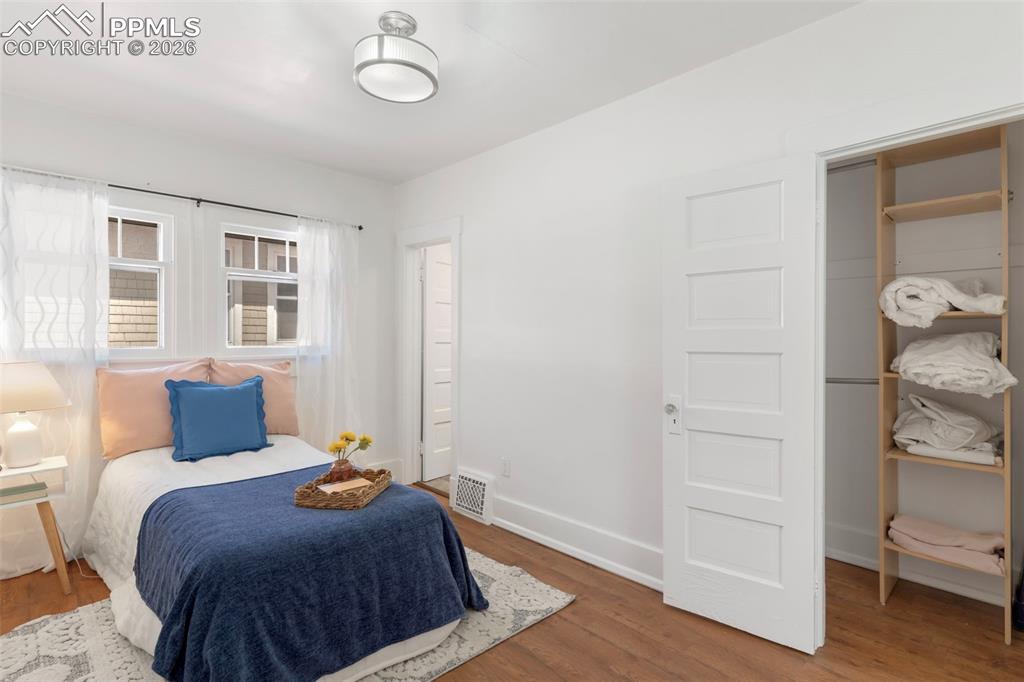 Image 17 of 45: Bedroom