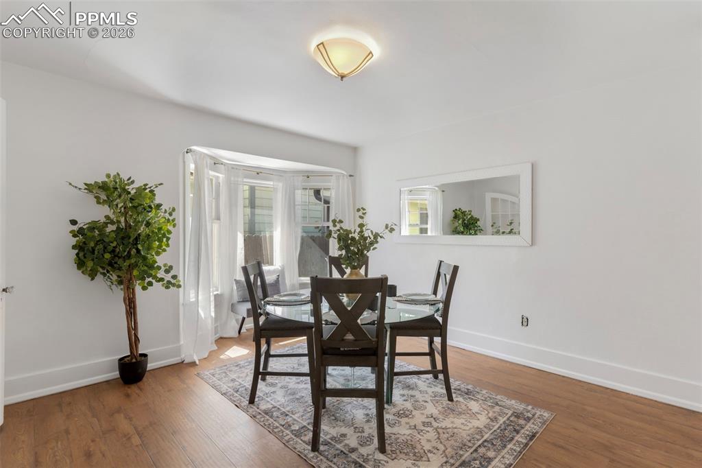 Image 20 of 45: Dining Area