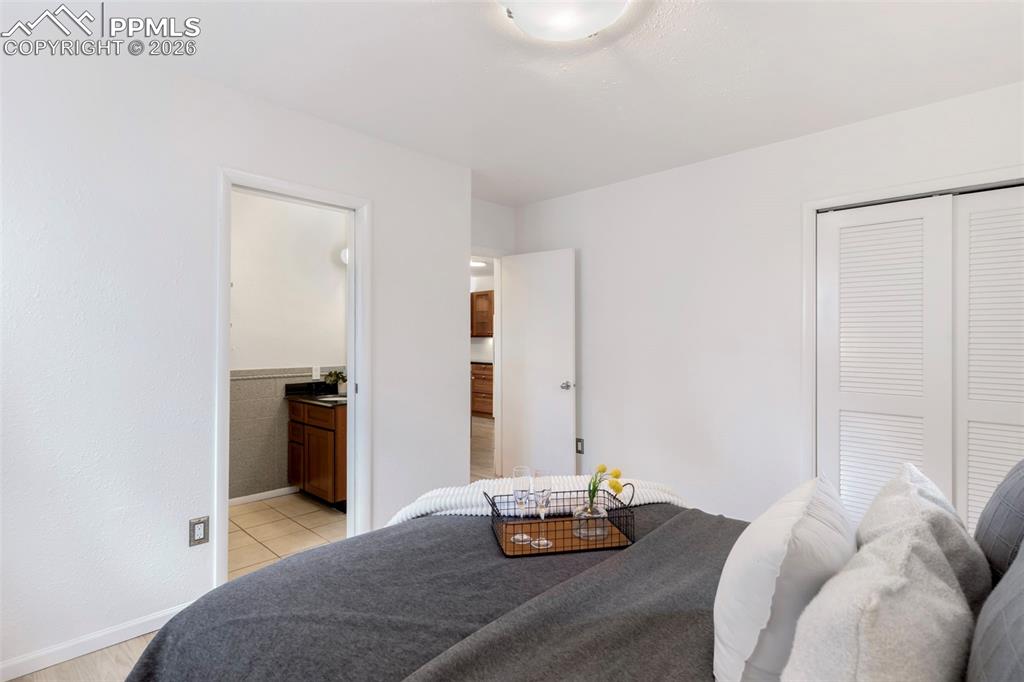 Image 27 of 45: Bedroom