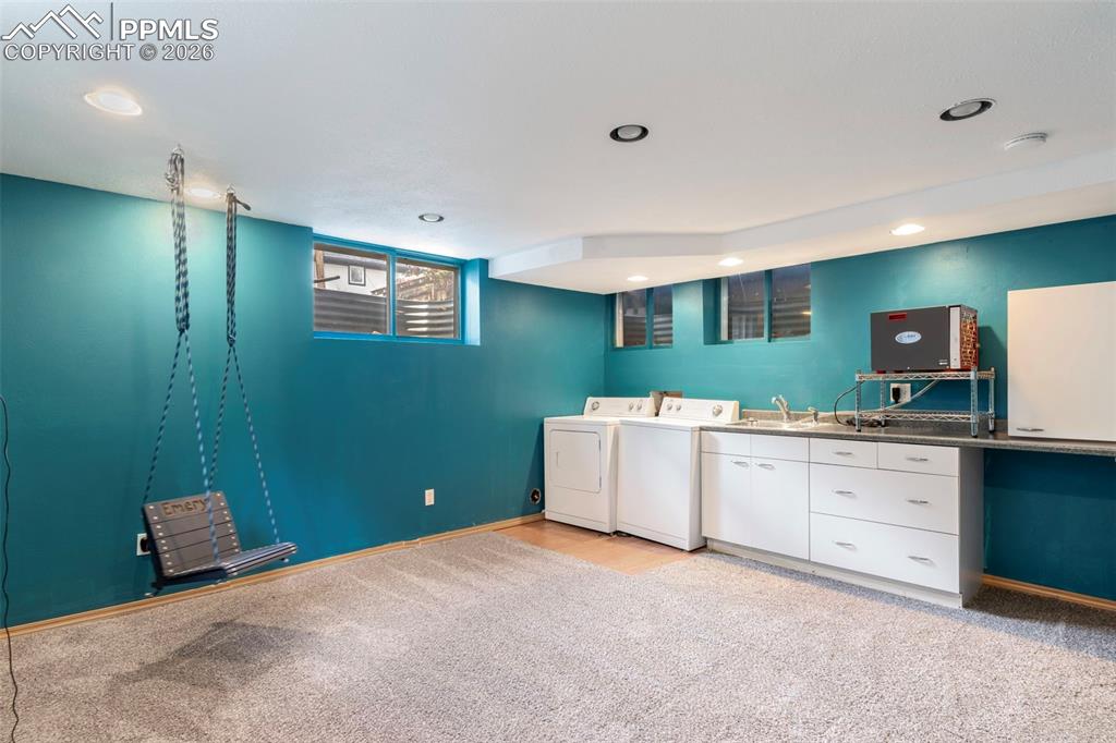 Image 29 of 45: Laundry