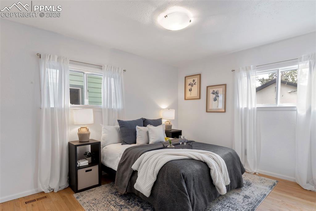 Image 3 of 45: Bedroom