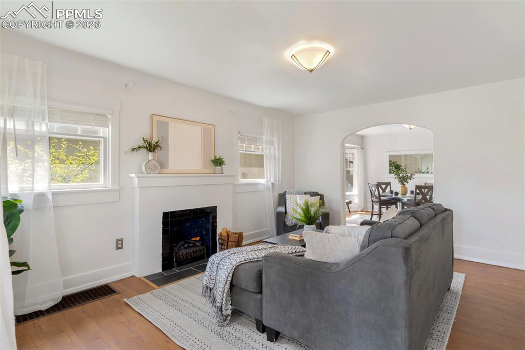 Image 8 of 45: Living Room