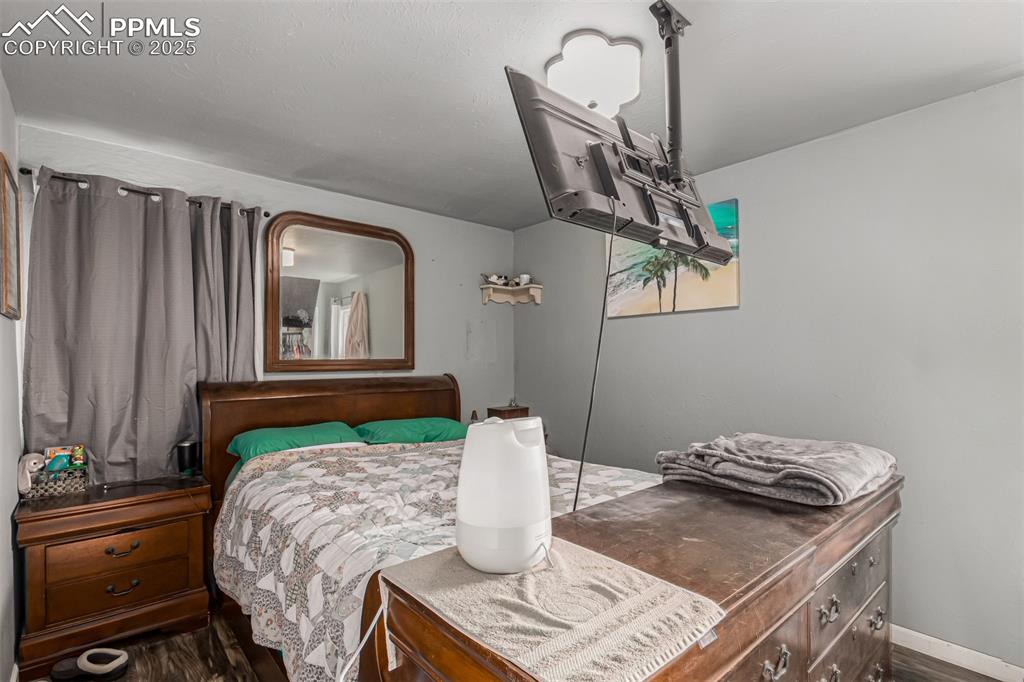 Image 4 of 17: View of bedroom