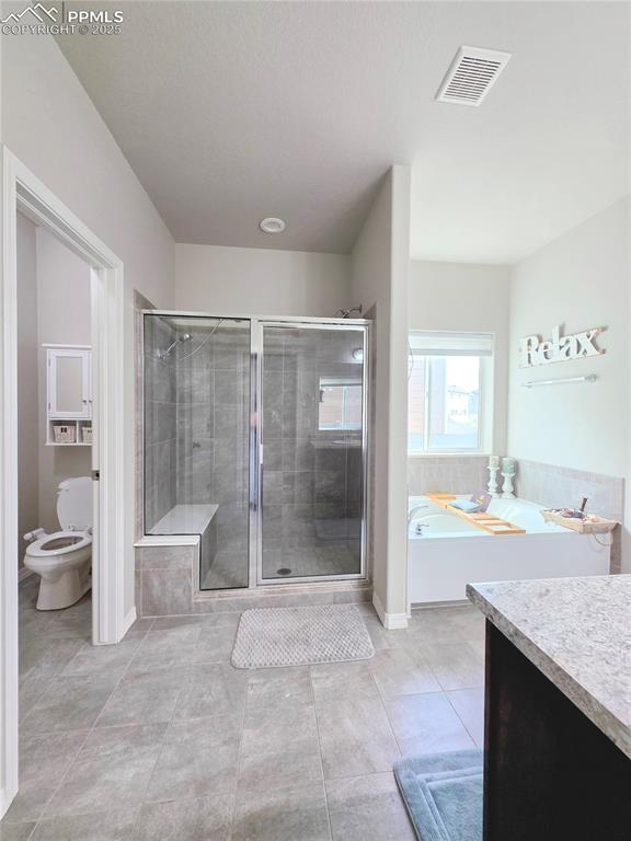 Image 18 of 45: Bathroom