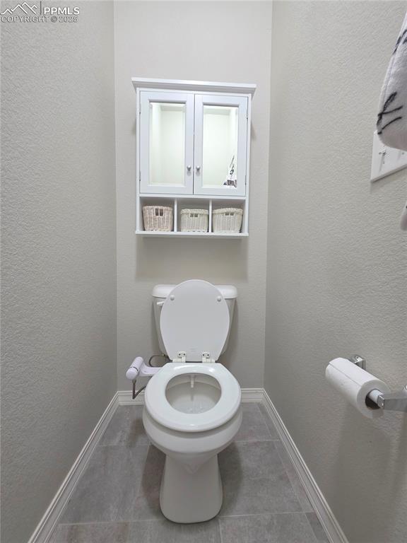 Image 21 of 45: Bathroom