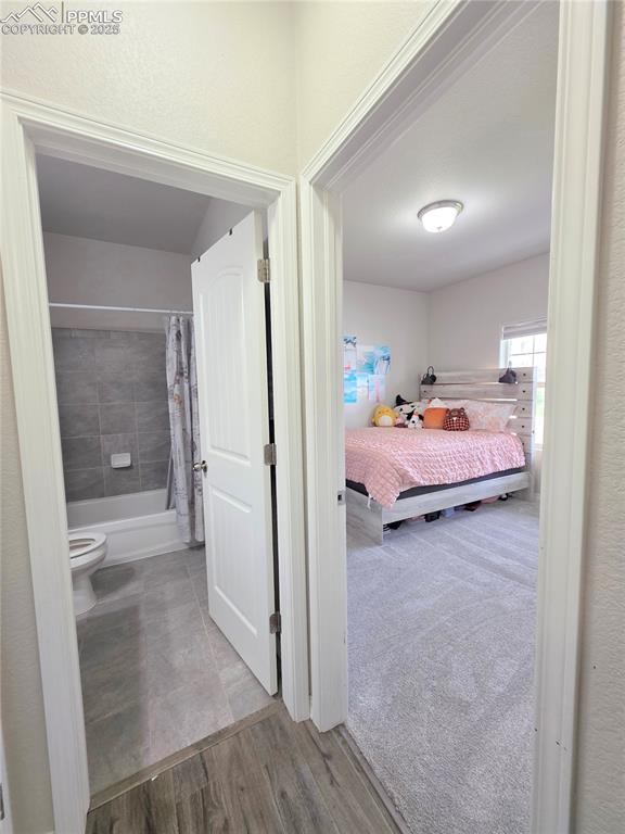 Image 25 of 45: Bathroom