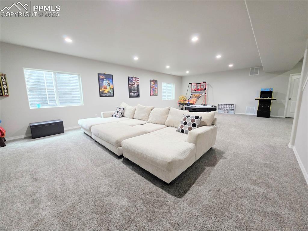 Image 28 of 45: Living Room