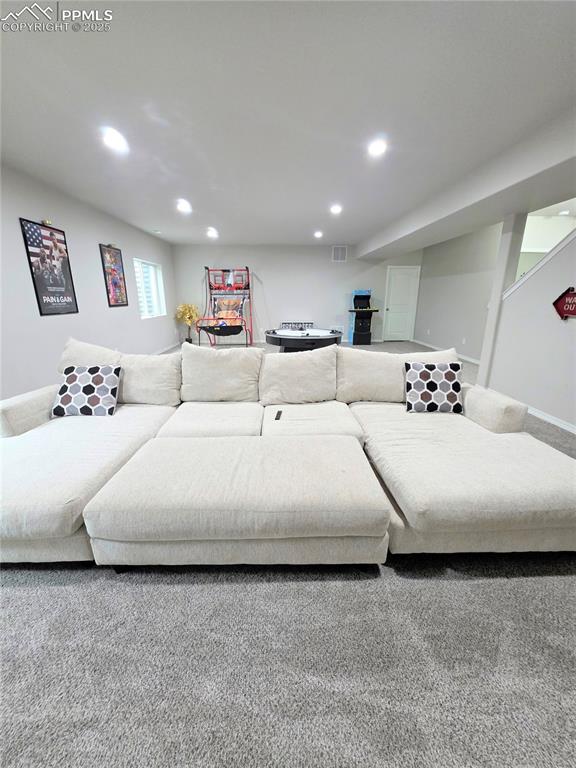 Image 29 of 45: Living Room