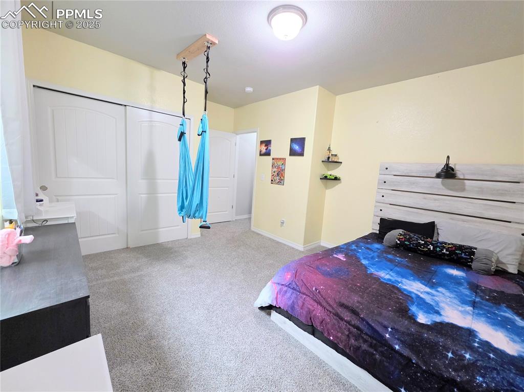 Image 33 of 45: Bedroom