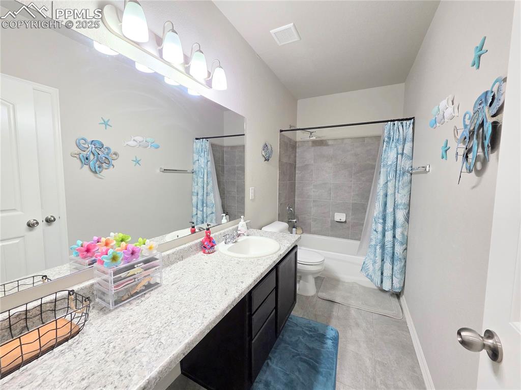 Image 37 of 45: Bathroom