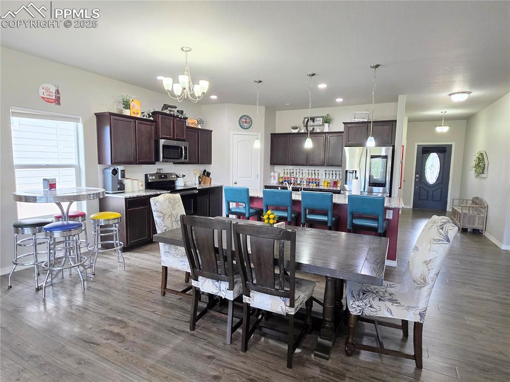 Image 6 of 45: Dining Area