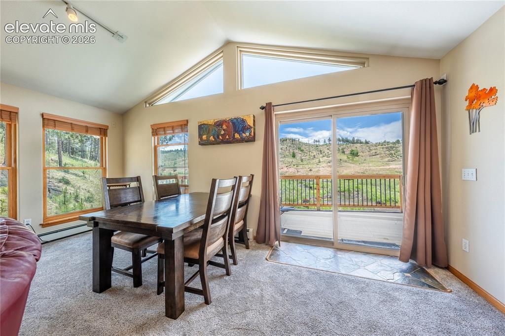 Image 19 of 48: Dining Area