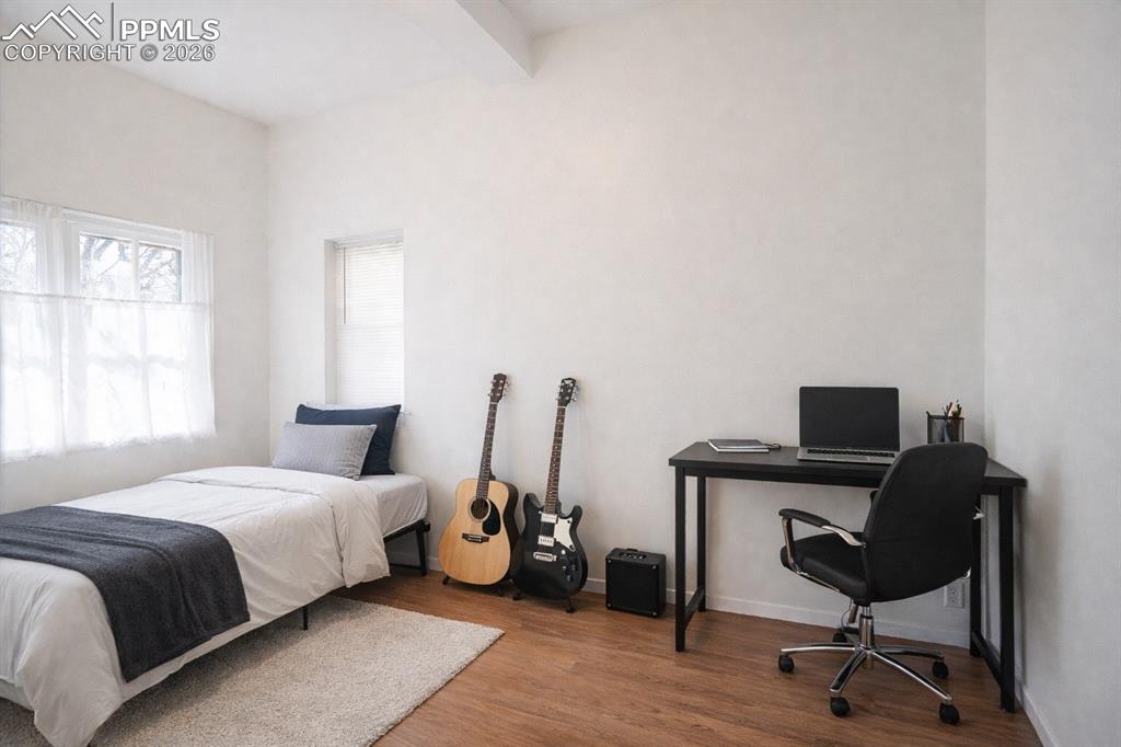 Image 12 of 32: Bedroom