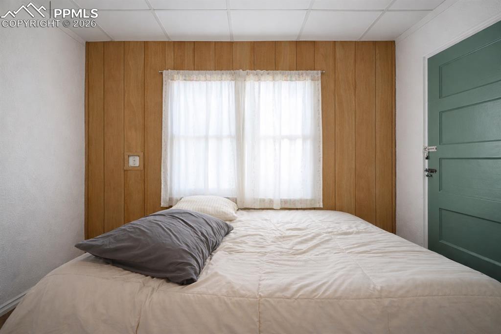 Image 16 of 32: Bedroom