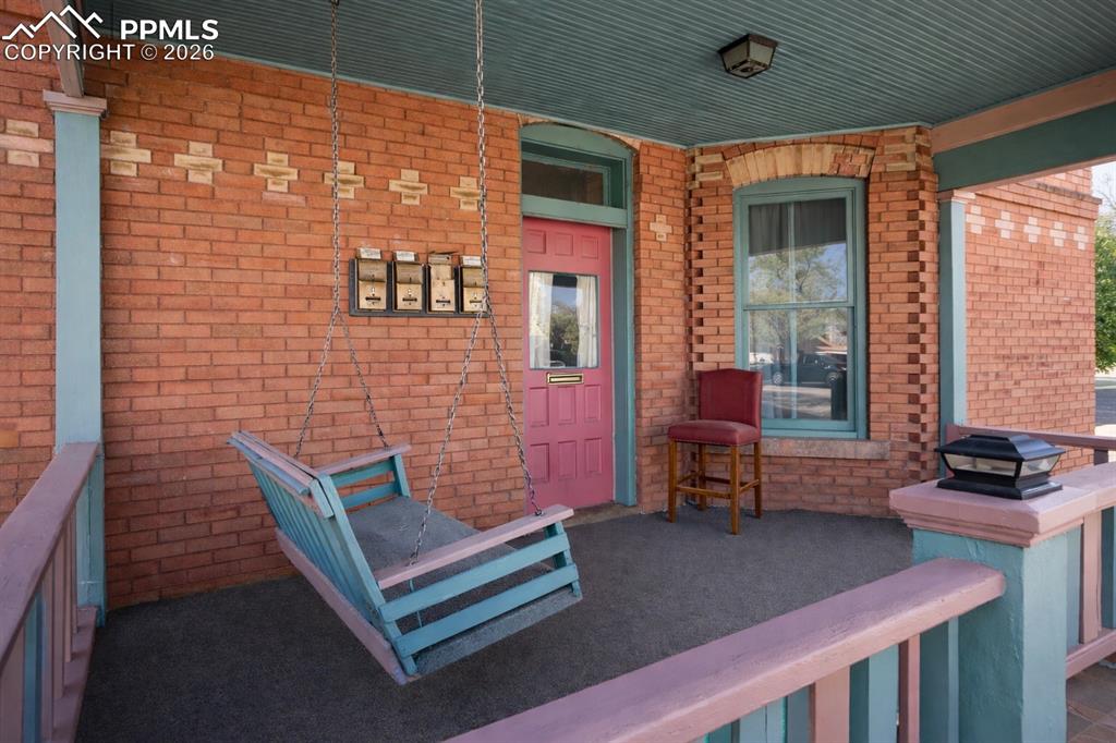 Image 2 of 32: Entry