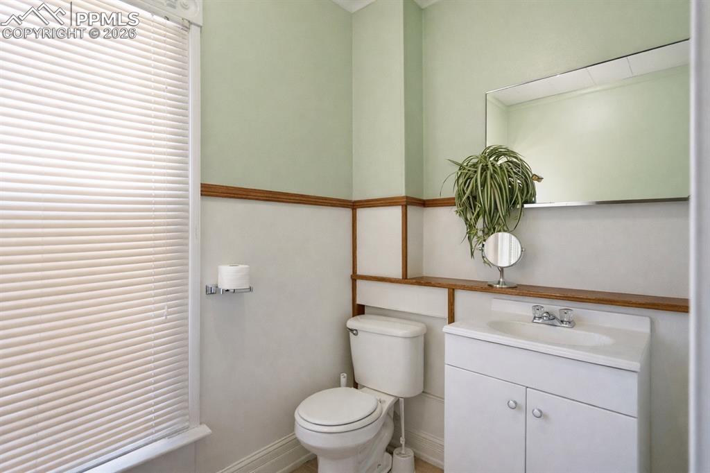 Image 21 of 32: Bathroom