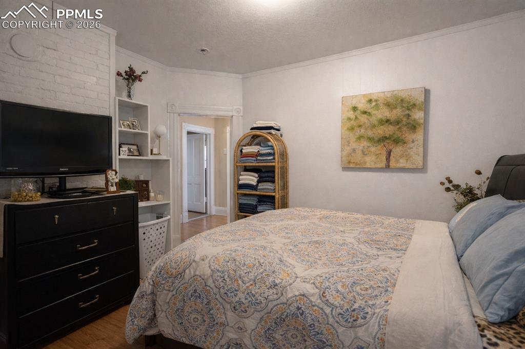 Image 25 of 32: Bedroom