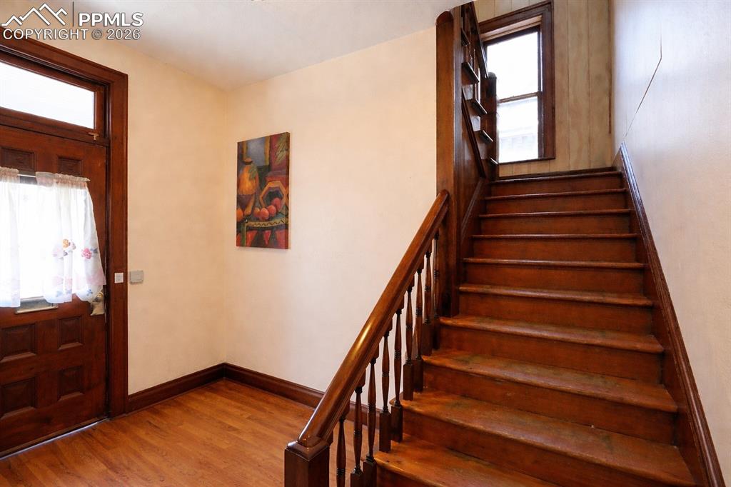 Image 3 of 32: Entry