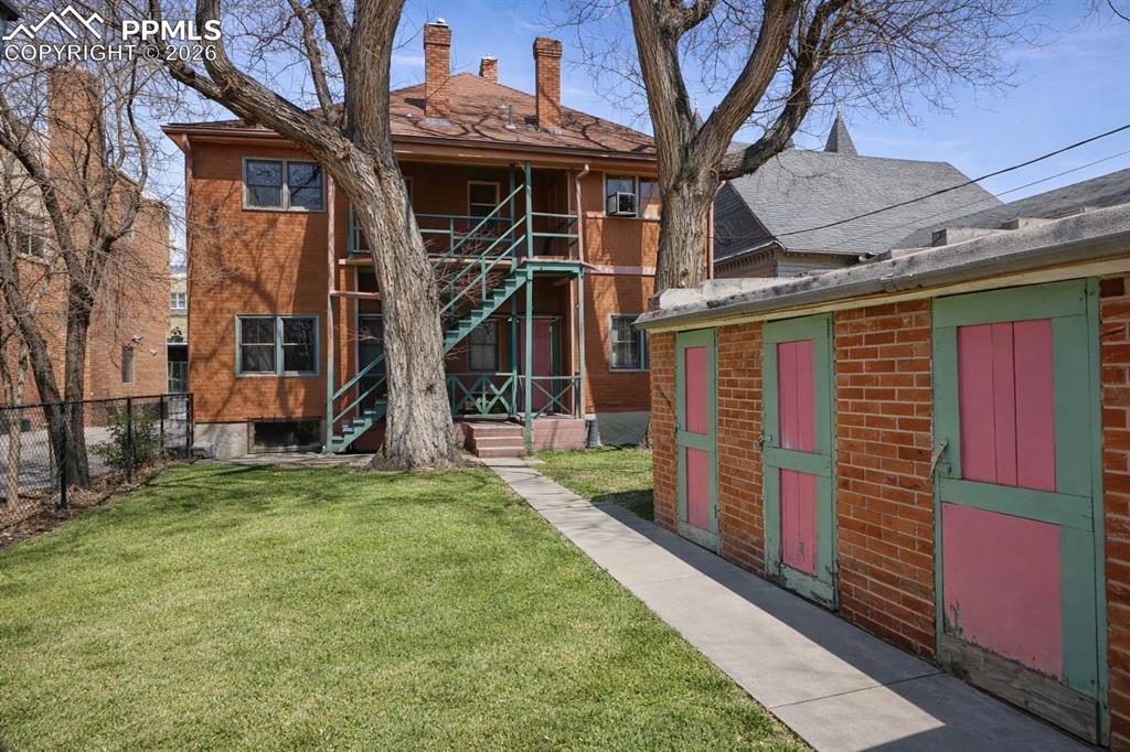 Image 4 of 32: Back of Structure