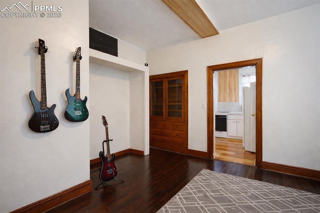 Image 9 of 32: Bedroom