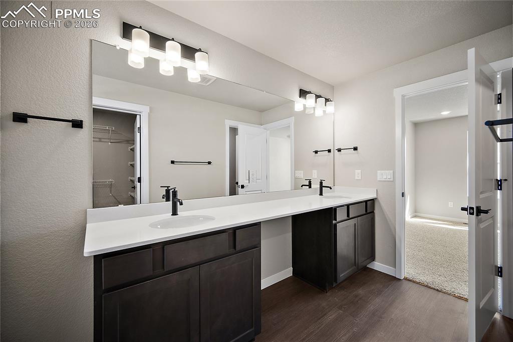 Image 31 of 44: Bathroom