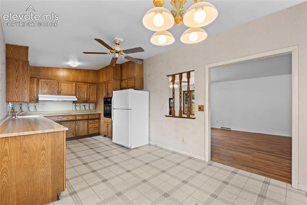 Image 11 of 49: Kitchen