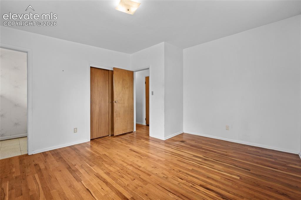 Image 18 of 49: Bedroom