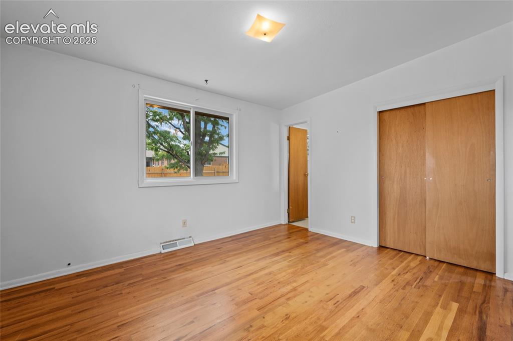 Image 19 of 49: Bedroom