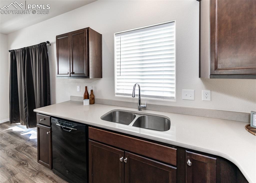 Image 10 of 45: Kitchen