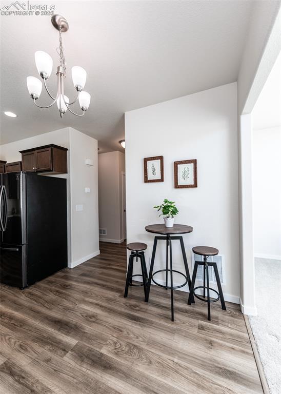 Image 13 of 45: Dining Area