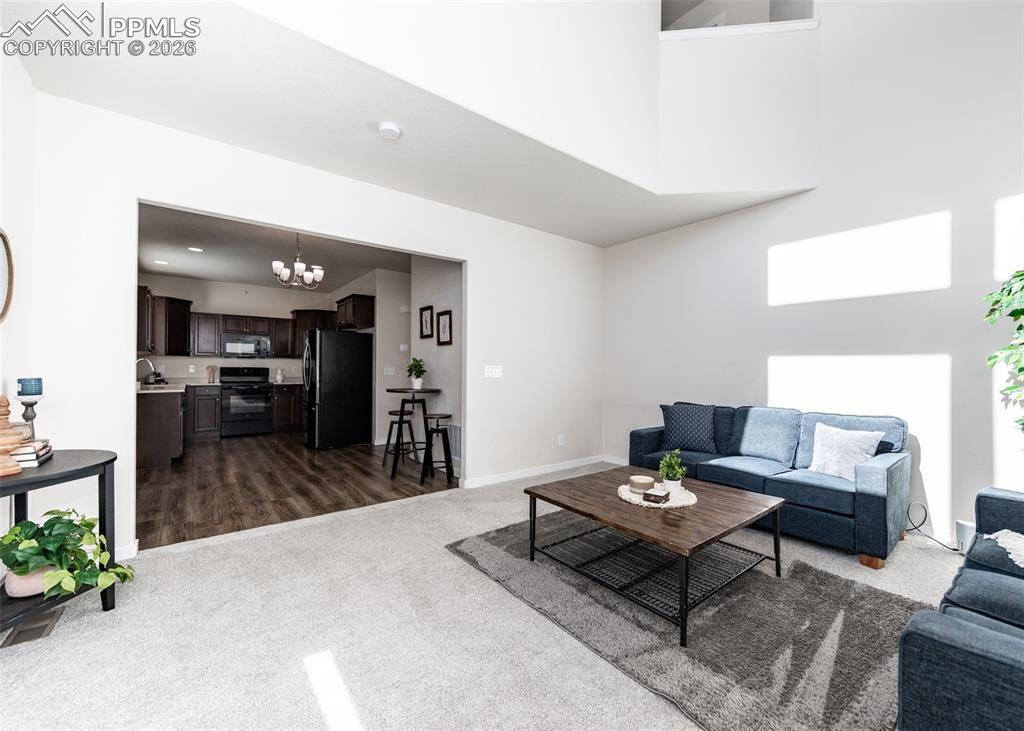 Image 20 of 45: Living Room