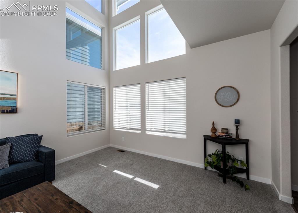 Image 21 of 45: Sitting Room