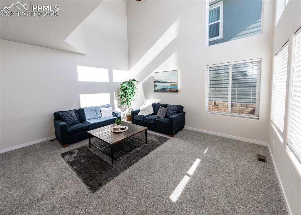 Image 22 of 45: Living Room