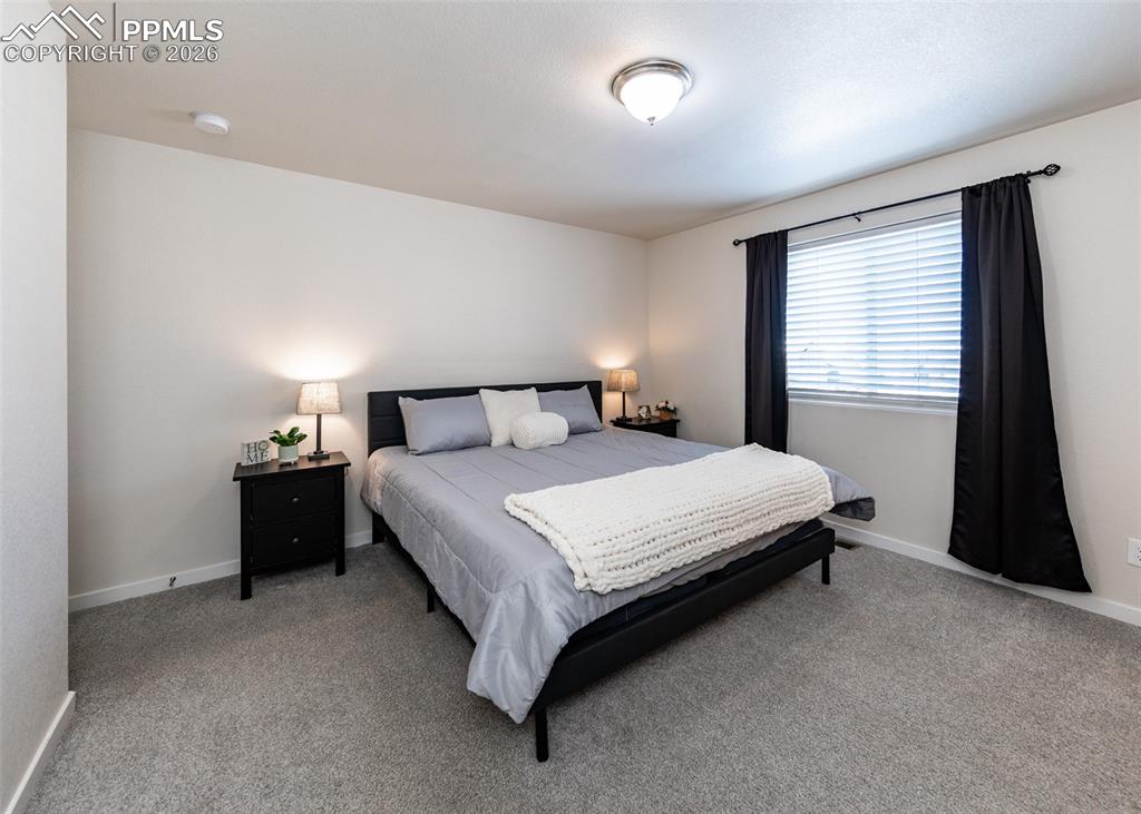 Image 25 of 45: Bedroom