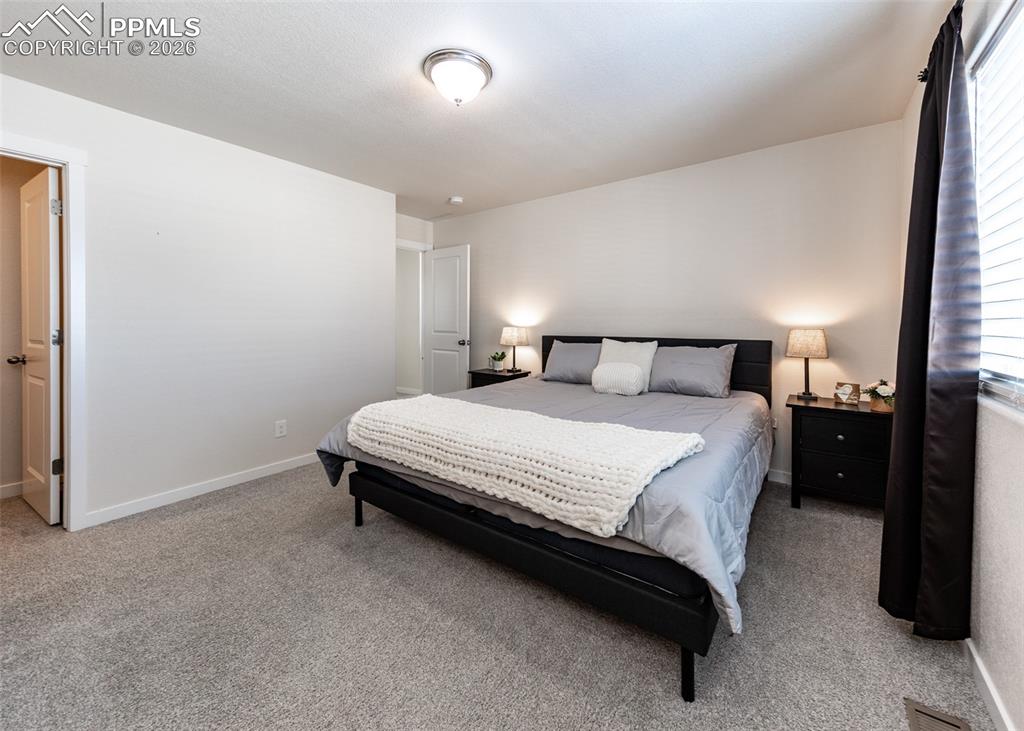 Image 26 of 45: Bedroom