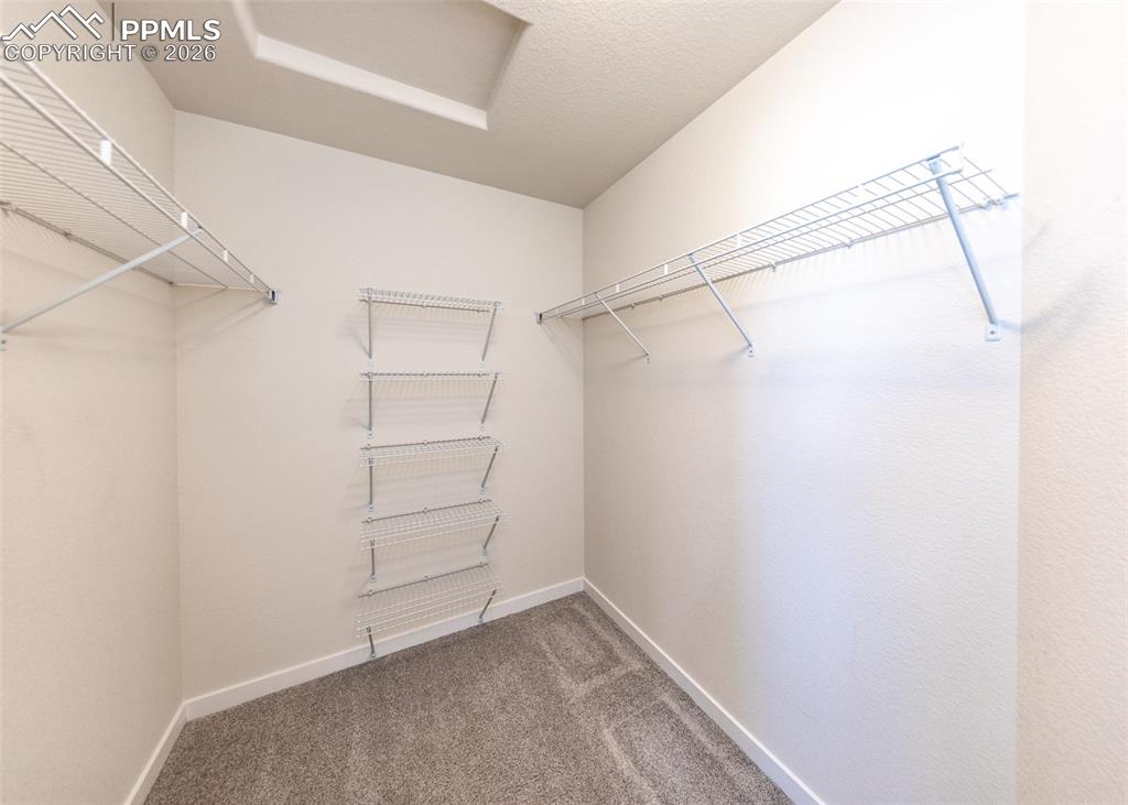 Image 28 of 45: Closet