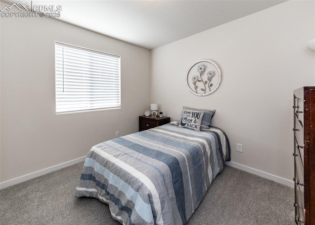 Image 33 of 45: Bedroom