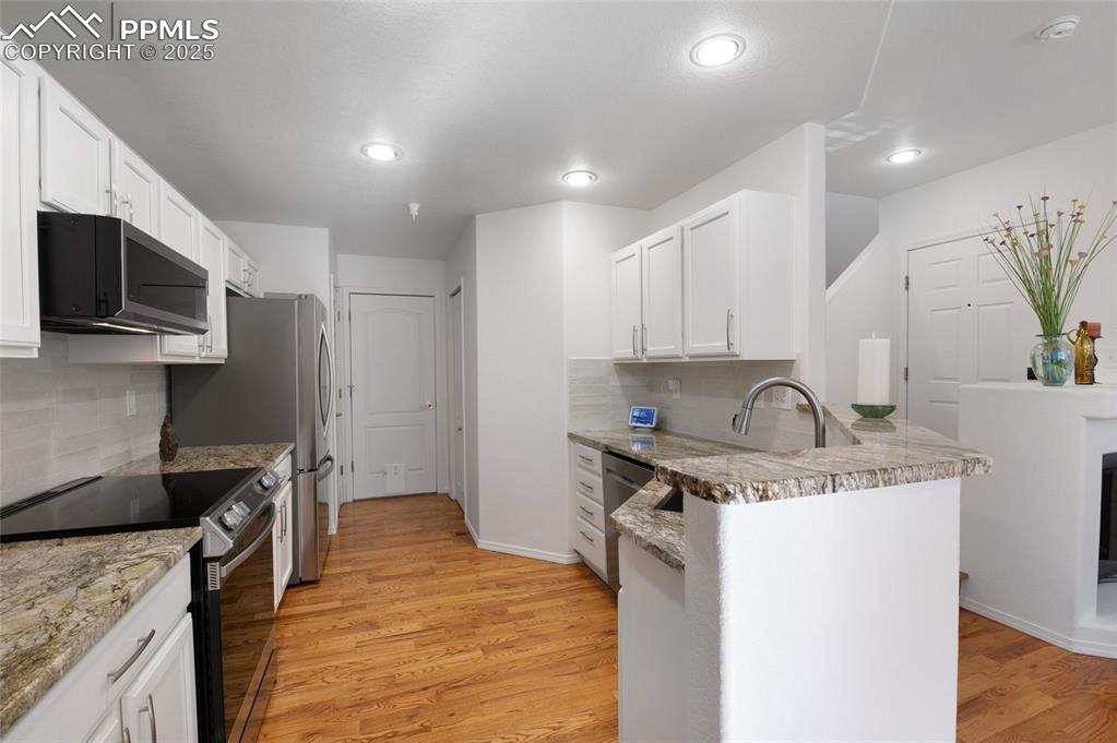 Image 6 of 35: Kitchen