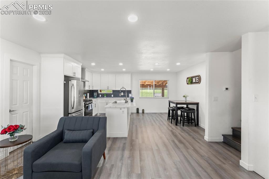 Image 11 of 41: Kitchen