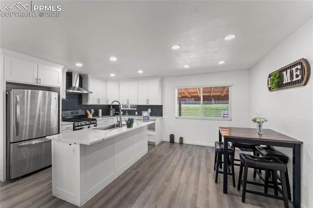 Image 12 of 41: Kitchen