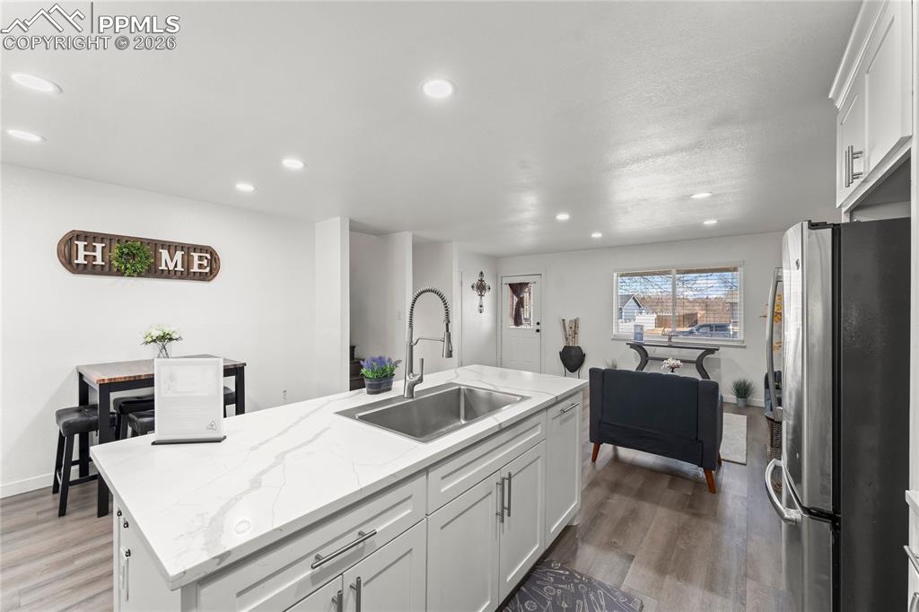 Image 14 of 41: Kitchen